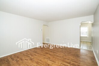 9209 Meadowglen Dr in Cincinnati, OH - Building Photo - Building Photo