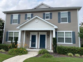 1737 Halesworth Ln in Virginia Beach, VA - Building Photo