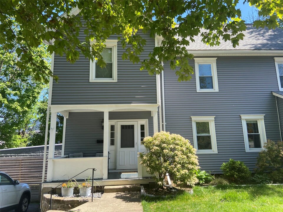 559 Bedford Rd-Unit -1st Floor in Pleasantville, NY - Building Photo