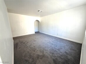 1846 N Decatur Blvd in Las Vegas, NV - Building Photo - Building Photo