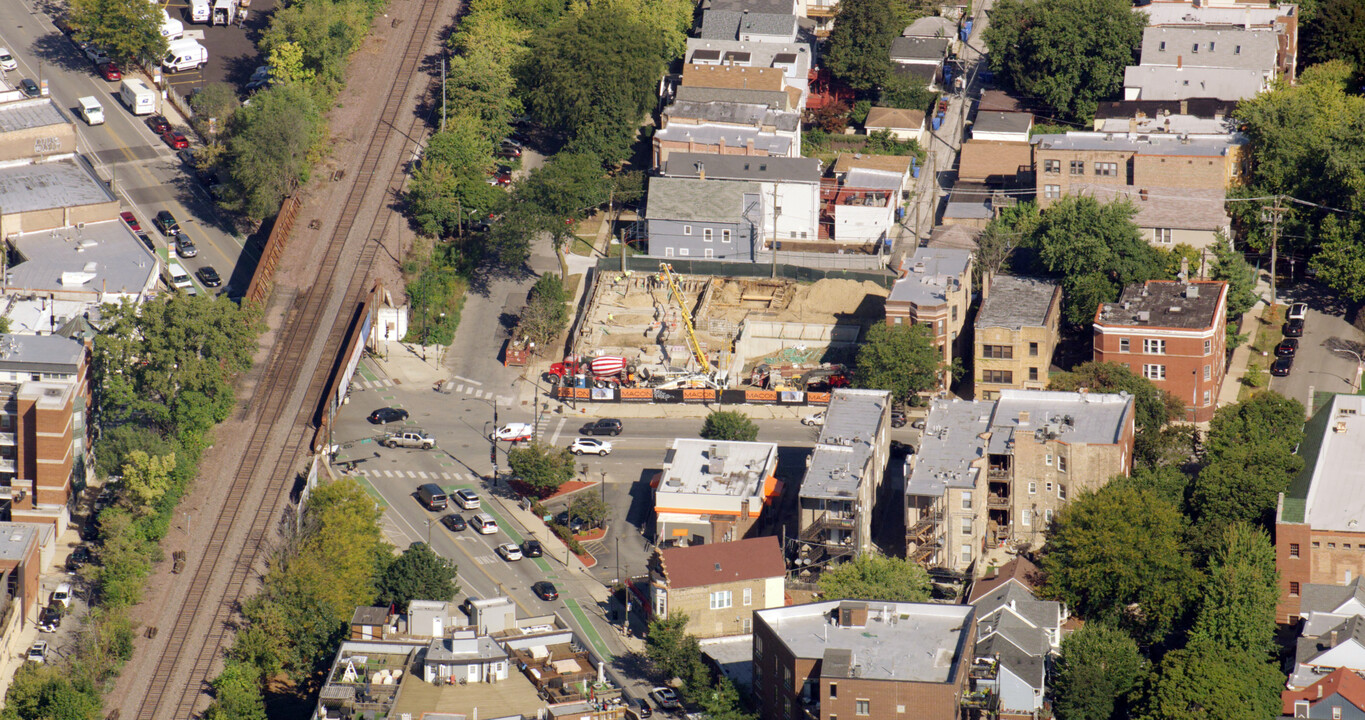 3605 N Ravenswood Ave in Chicago, IL - Building Photo