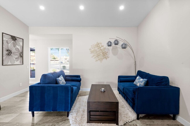 10069 W Minnezona Ave