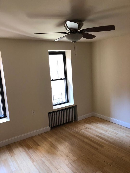 124-12 Metropolitan Ave in Queens, NY - Building Photo