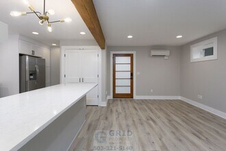 2537 SE 35th Pl in Portland, OR - Building Photo - Building Photo