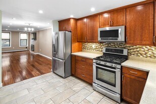 208 9th St in Hoboken, NJ - Building Photo