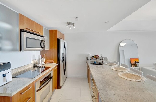 185 SW 7th St, Unit 2303 in Miami, FL - Building Photo - Building Photo