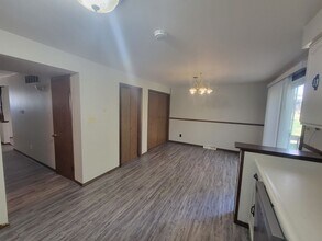 6818 N Parkwood Dr in Peoria, IL - Building Photo - Building Photo