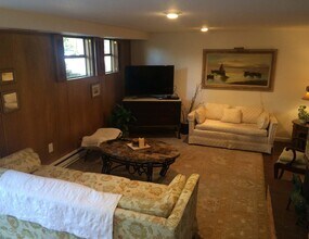 520 17th Ave SE, Unit Furnished Apartment in Olympia, WA - Building Photo - Building Photo