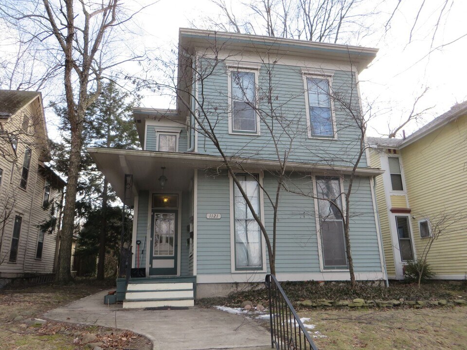 1121 W Berry St in Fort Wayne, IN - Building Photo