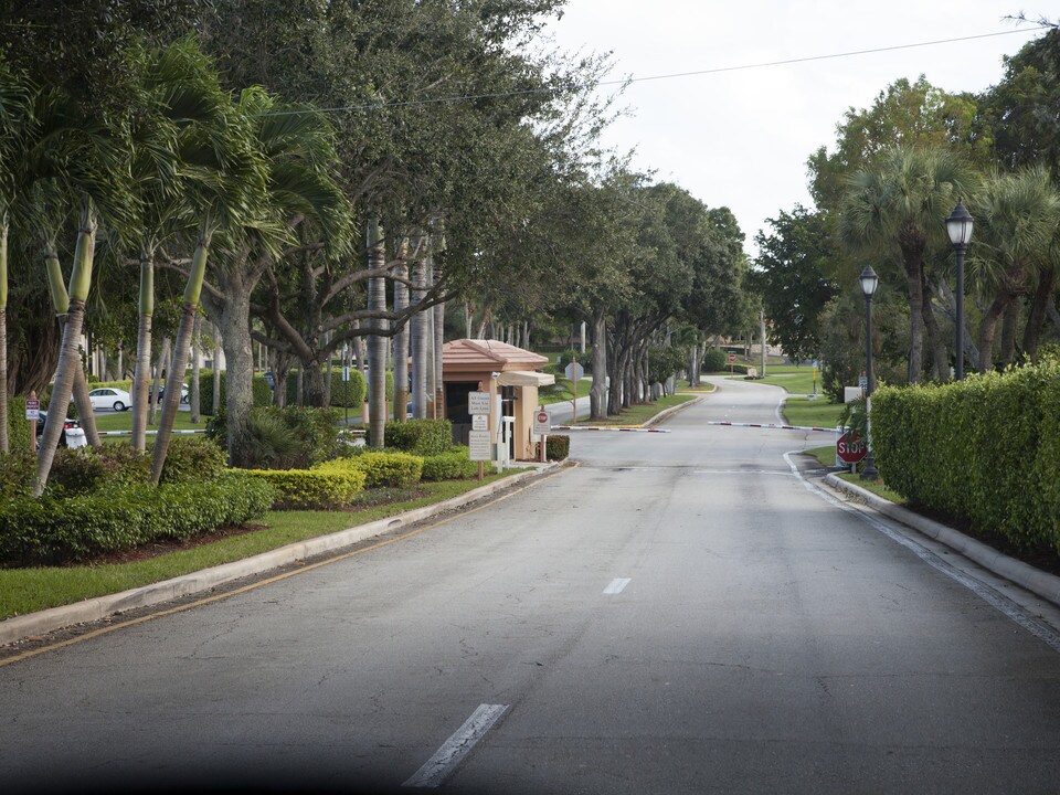 Watersedge At Lake Delray Condo in Delray Beach, FL - Building Photo