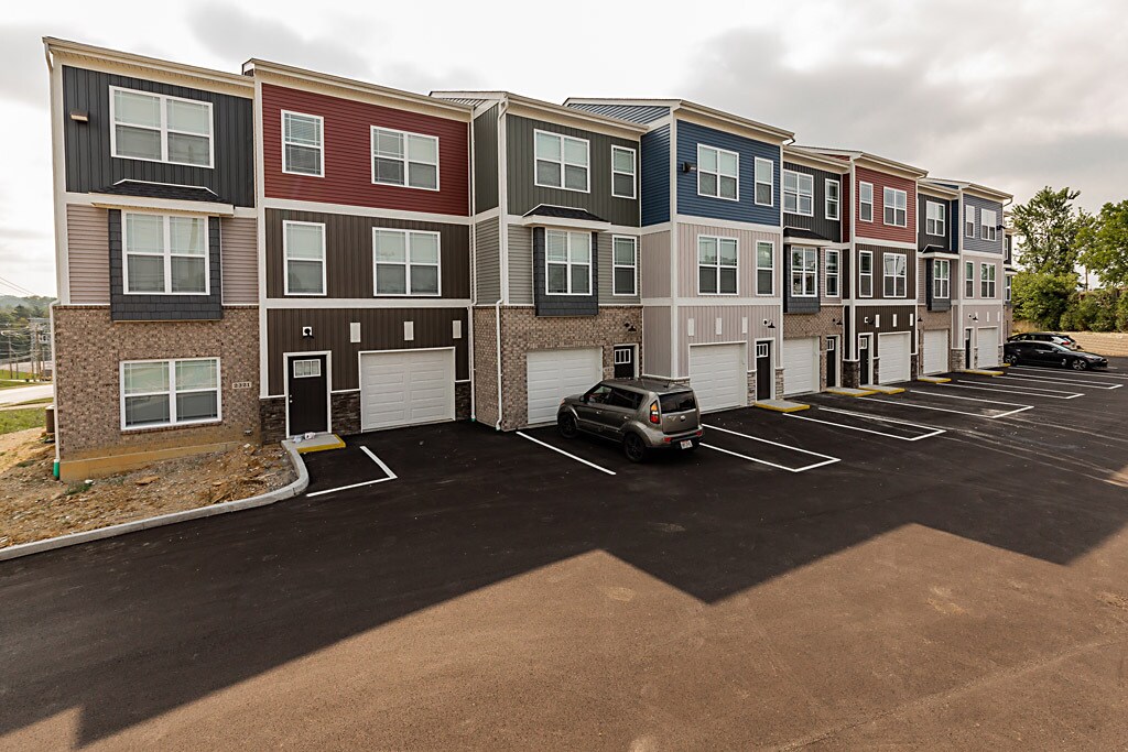 2319 Anderson Rd in Fort Mitchell, KY - Building Photo