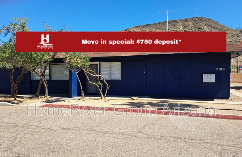2016 W Cactus Rd in Phoenix, AZ - Building Photo