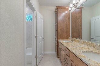 12871 Oak Barrel Rd in Willis, TX - Building Photo - Building Photo