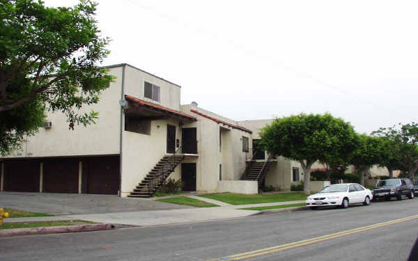 1033 S Bluff Rd in Montebello, CA - Building Photo