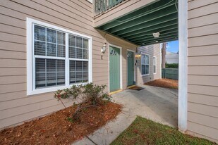 1100 Greentree Ct in Tallahassee, FL - Building Photo