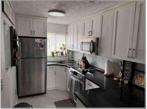 8055 NW 8th St in Miami, FL - Building Photo - Building Photo