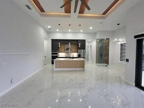 327 NE 9th St in Cape Coral, FL - Building Photo - Building Photo