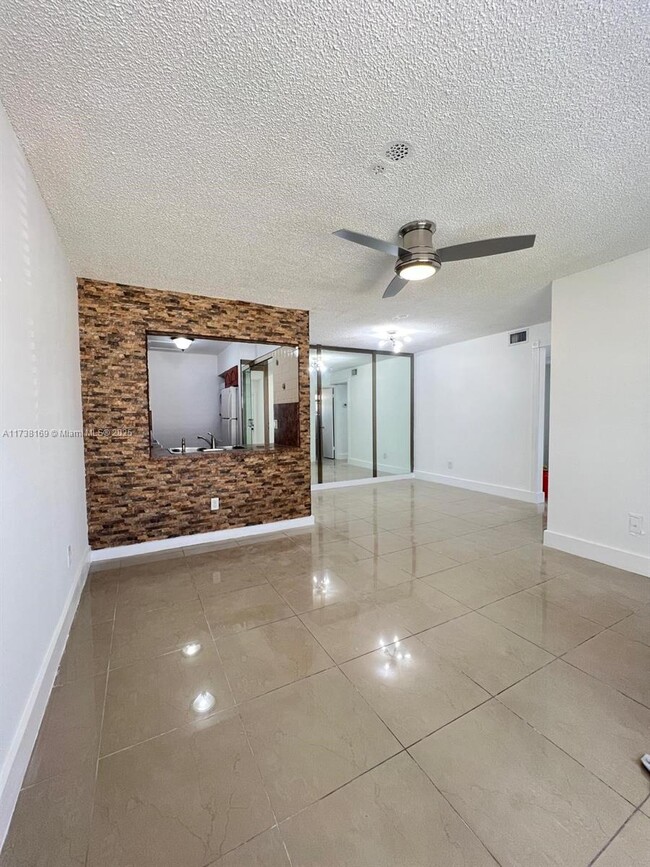 2615 W 67th Pl in Hialeah, FL - Building Photo - Building Photo