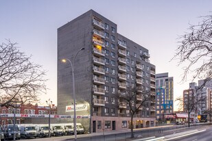 70-32 Queens Blvd in Flushing, NY - Building Photo