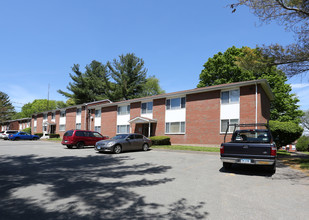 Meadoway Gardens in Middletown, CT - Building Photo - Building Photo