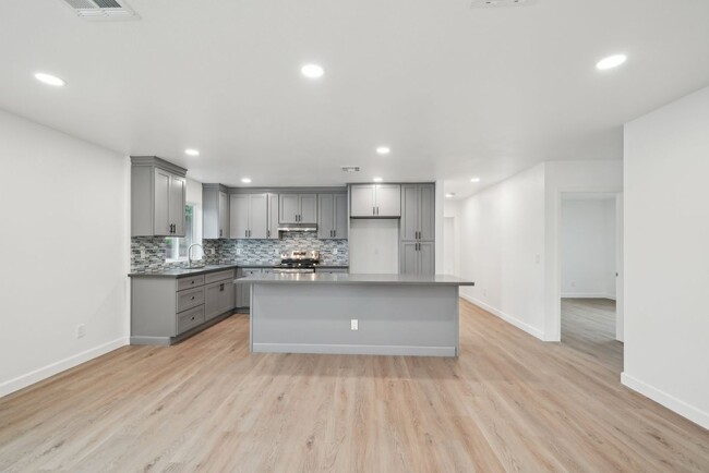 4664 Sierra in Riverside, CA - Building Photo - Building Photo