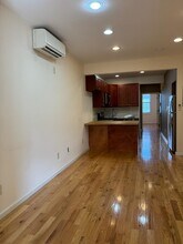 7322 69th Pl in Glendale, NY - Building Photo - Building Photo