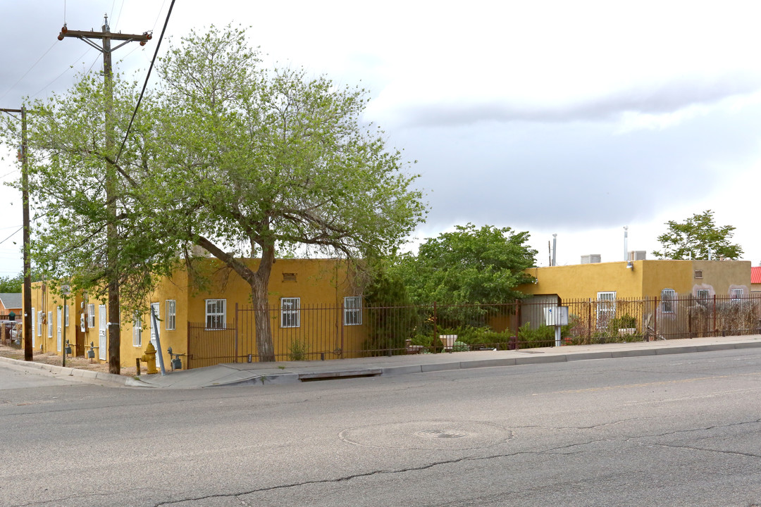 3301 4th St NW in Albuquerque, NM - Building Photo