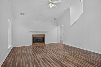 75 Oak Ridge Cir in Richmond Hill, GA - Foto de edificio - Building Photo