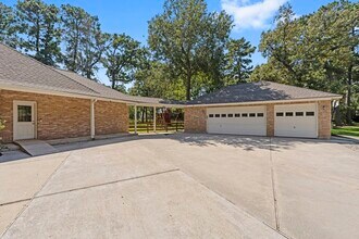 15456 Pin Oak Dr in Conroe, TX - Building Photo - Building Photo