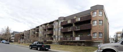 Chinook Terrace in Calgary, AB - Building Photo - Building Photo