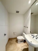 1050 Brickell Ave in Miami, FL - Building Photo - Building Photo