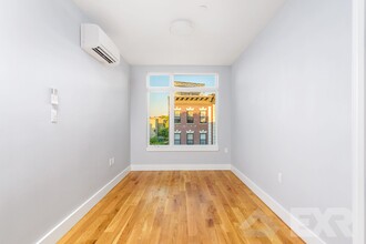 244 Howard Ave in Brooklyn, NY - Building Photo - Building Photo