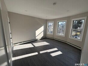 82 Waldorf Ave in Bridgeport, CT - Building Photo - Building Photo