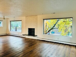 3334 SE 9th Ave, Unit 3334 in Portland, OR - Building Photo - Building Photo