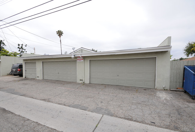 2030 E La Palma Ave in Anaheim, CA - Foto de edificio - Building Photo