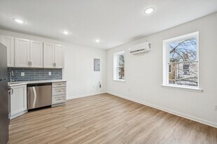 2553 S Dewey St in Philadelphia, PA - Building Photo