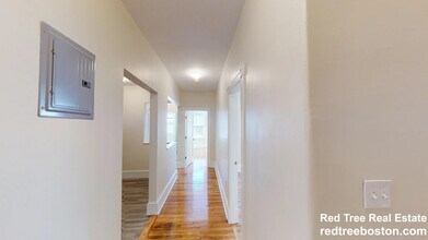 1595 Beacon St, Unit 3 in Brookline, MA - Building Photo - Building Photo