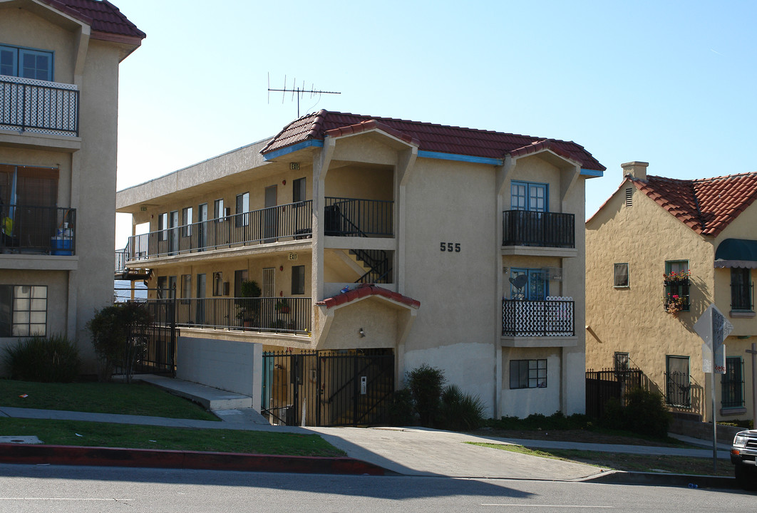 555 N Normandie Ave in Los Angeles, CA - Foto de edificio