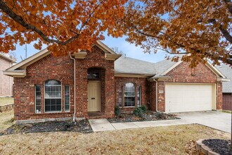 3704 St Johns Dr in Denton, TX - Foto de edificio - Building Photo