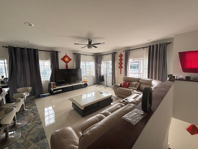 1654 Olona Ln in Honolulu, HI - Building Photo - Building Photo