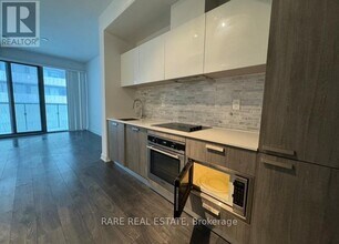 50 Charles St E in Toronto, ON - Building Photo - Building Photo