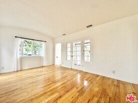 1452 S Wooster St in Los Angeles, CA - Building Photo