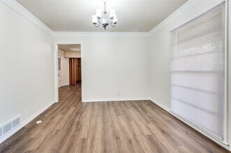 402 W Grauwyler Rd in Irving, TX - Building Photo - Building Photo