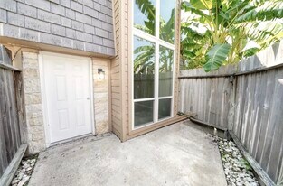 16120 Stuebner Airline Rd in Spring, TX - Building Photo