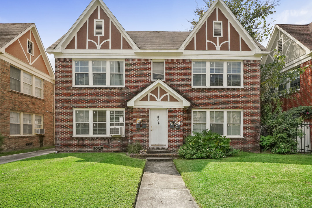 1904 Calumet St in Houston, TX - Building Photo