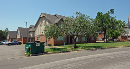 Windsor Village Apartments in Tulsa, OK - Building Photo - Building Photo