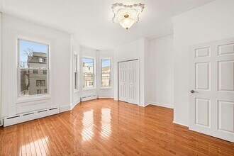 242 Palisade Ave in Jersey City, NJ - Building Photo - Building Photo