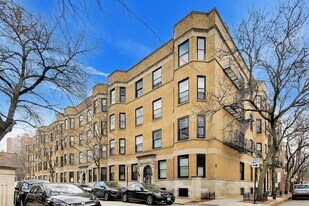 1701 N Crilly Ct in Chicago, IL - Building Photo
