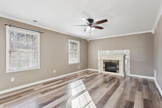 380 Circuit Ln in Newport News, VA - Building Photo - Building Photo