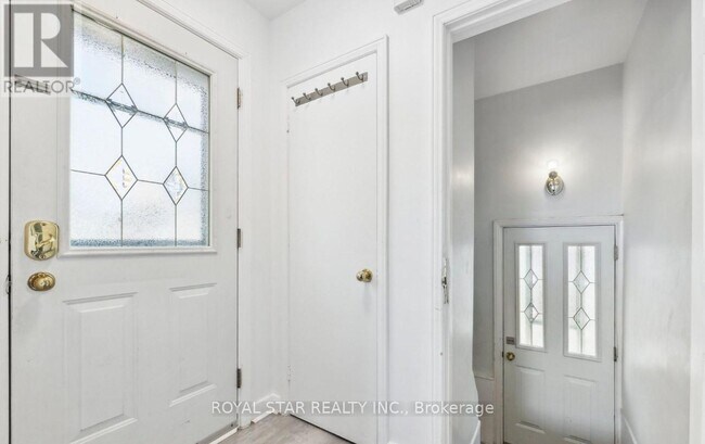 243 Wilson Rd S in Oshawa, ON - Building Photo - Building Photo